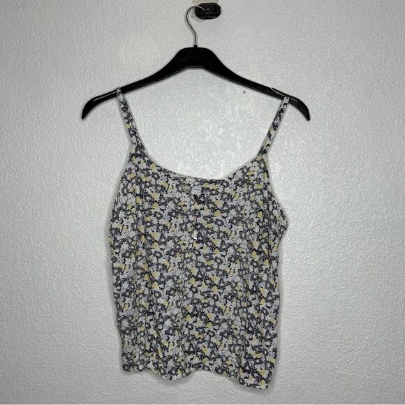 Woman’s Floral Old Navy Top Size L - Picture 1 of 3